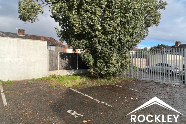 Parking/garage to rent in Woodford Avenue, Gants Hill