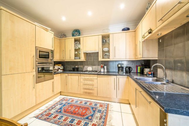 137A, Ashley Gardens, London photo 3