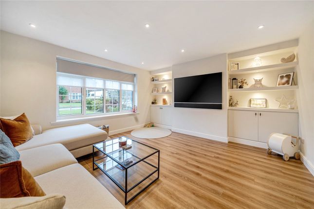 6, Paddock Court, Hook photo 2