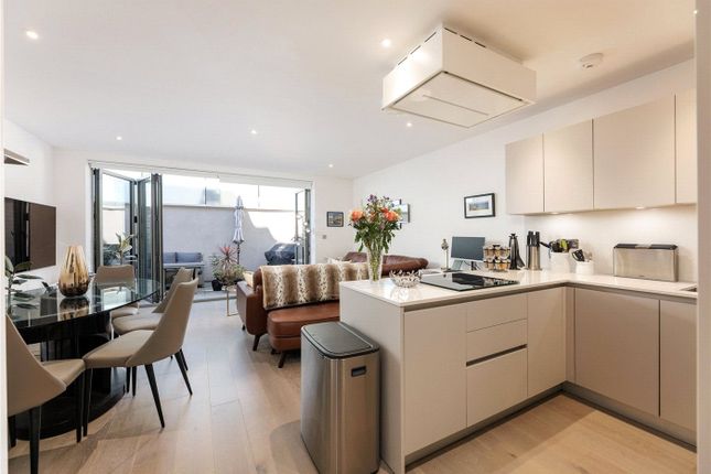 Flat 2, 132A,, West Hill, London photo 2