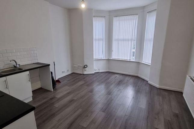 Flat to rent in Gordon Road, Seaforth, Liverpool