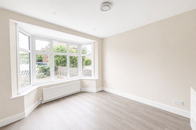 15, Rydal Gardens, London photo 2