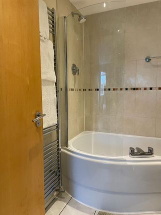 Flat to rent in Madison Court, London