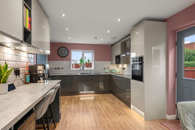 7, Eyam Way, Grantham photo 2