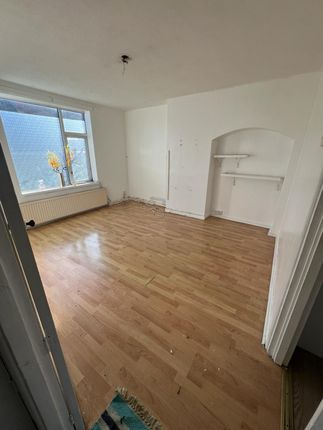 902, Green Lane, Dagenham photo 2