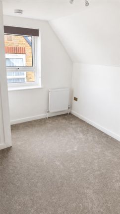 14, The Crescent, Barrow Green, Teynham photo 4