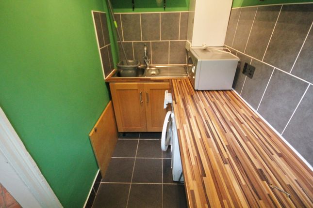 Terraced house to rent in Barclay Street, West End, Leicester