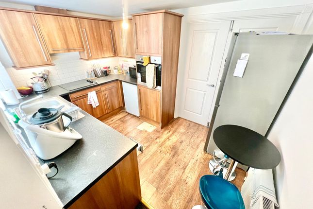 Flat 11, Ashby Wood Drive, NORTHAMPTON photo 2