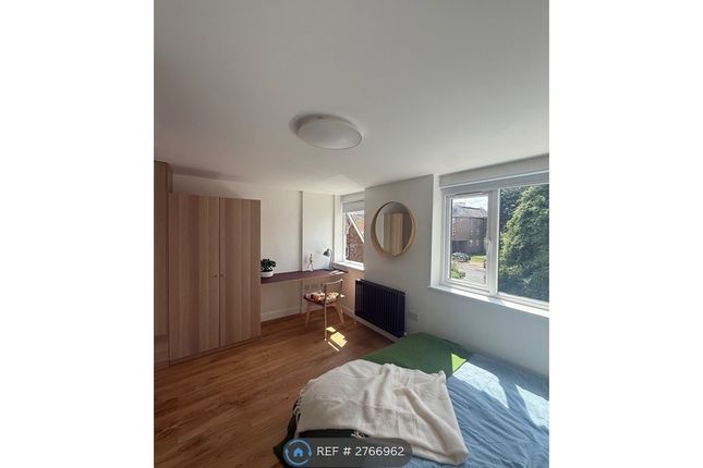 Duncan Close, Barnet photo 4