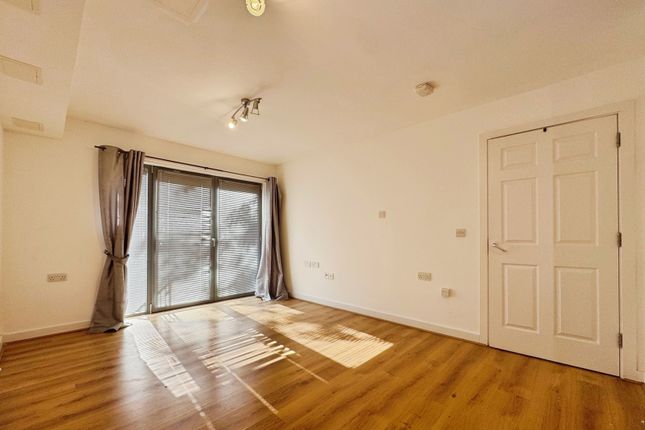 5 Netherfield Place,, Priestley Road, Hampshire photo 2