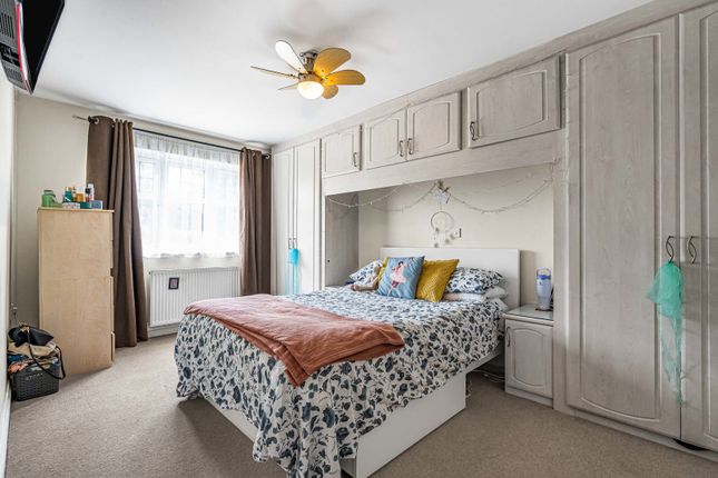 Flat 2, Hythe Court, 16, Thorpe Road, Surrey photo 4