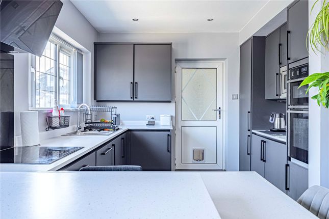 6, Tile Kiln Close, Hemel Hempstead photo 3
