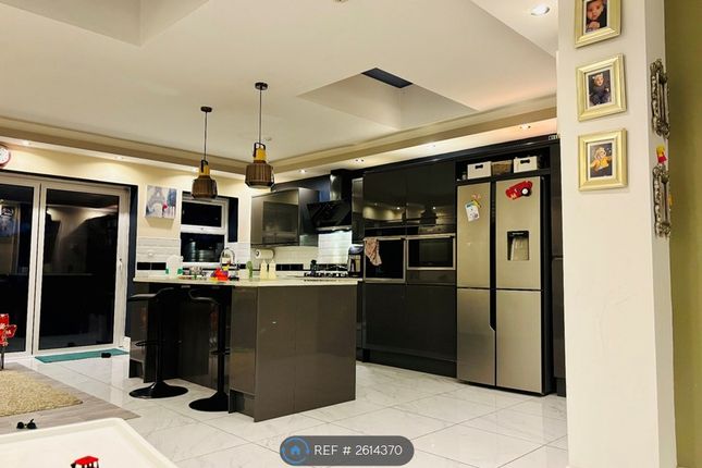 Open Plan Kitchen With Granite Worktop