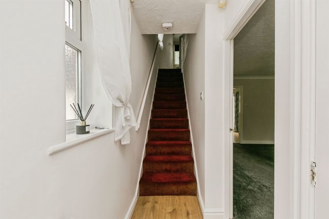 3, Stirling Close, Winsford photo 2