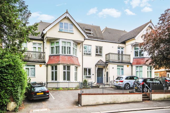 Flat to rent in Croham Road, South Croydon