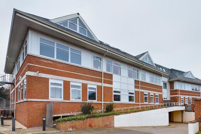 Studio studio on Flat 7,, Four Corners Chertsey, Chertsey, £209,950