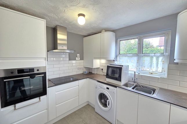 52, Epsom Grove, Milton Keynes photo 2