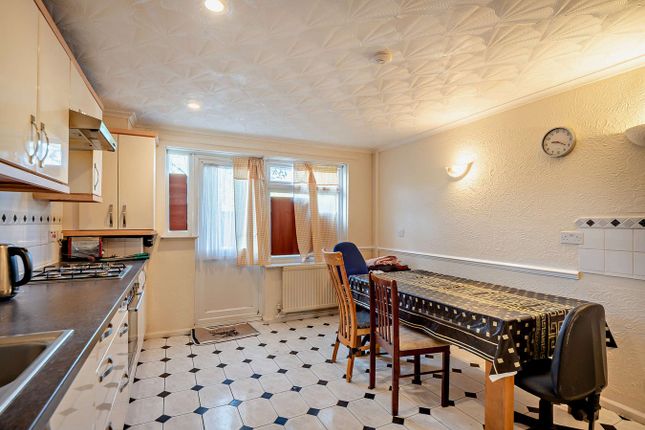 175, Whinchat Road, London photo 2