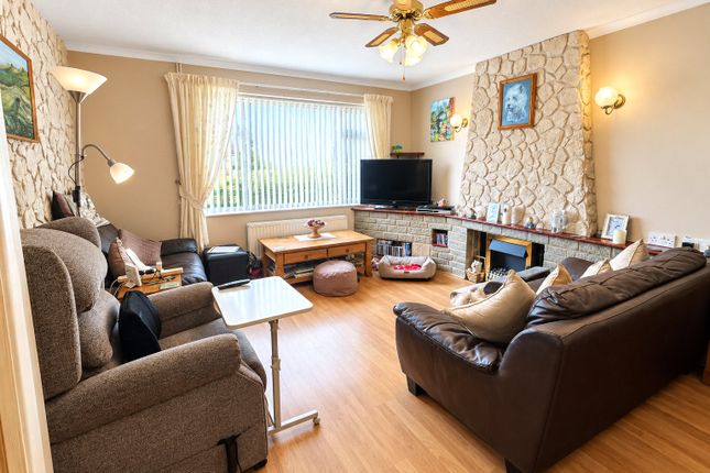 18, Silbury Close, Westbury photo 4