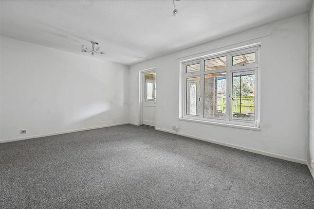 199, Griffin Close, Willesden Green photo 3