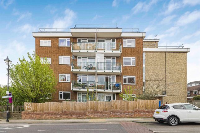 Thumbnail Flat for sale in Gibbon Road, London