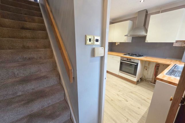 19, Longlands Drive, Barnsley photo 3