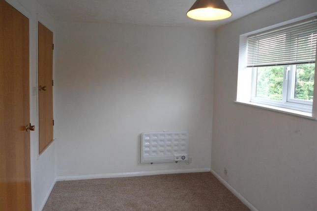 4, Spring Grove, Mitcham photo 4