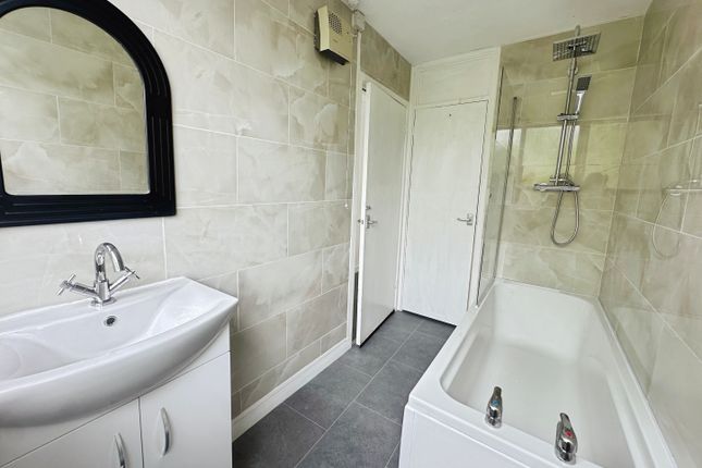 20, Limehurst Avenue, Wolverhampton photo 4