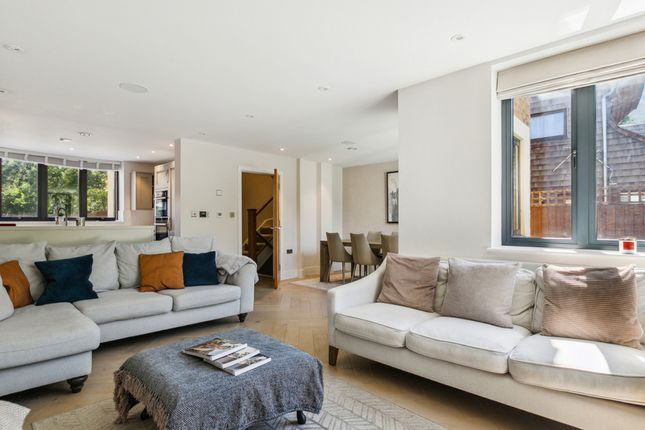 52a, Clarence Avenue, London photo 3