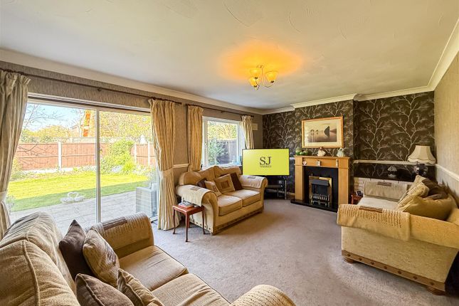 16, Elsden Chase, Southminster photo 3