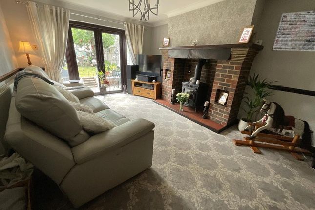 59 Edmund Road, Rainham photo 3