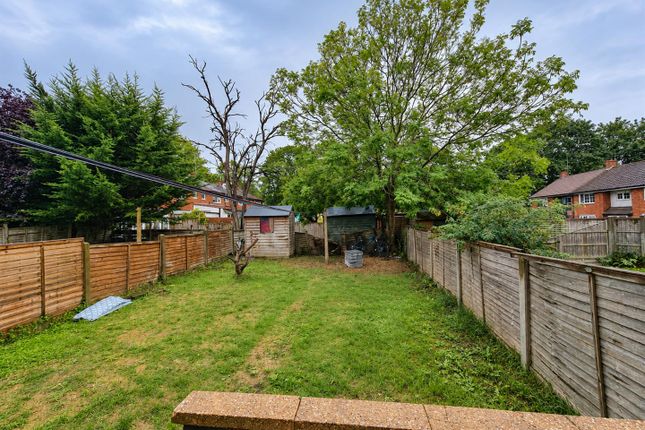 4, Broom Walk, Stevenage photo 3