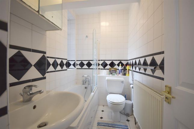 R3 106, Chalbert Court, Eamont Street, London photo 2
