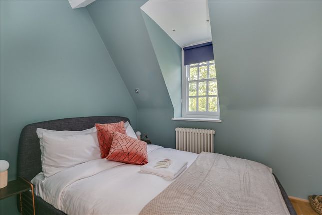 Flat for sale in Bellevue Road, London