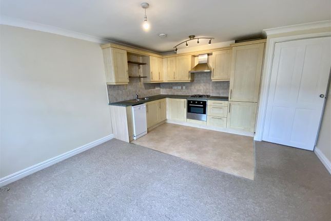 Thumbnail Flat to rent in Royffe Way, Bodmin