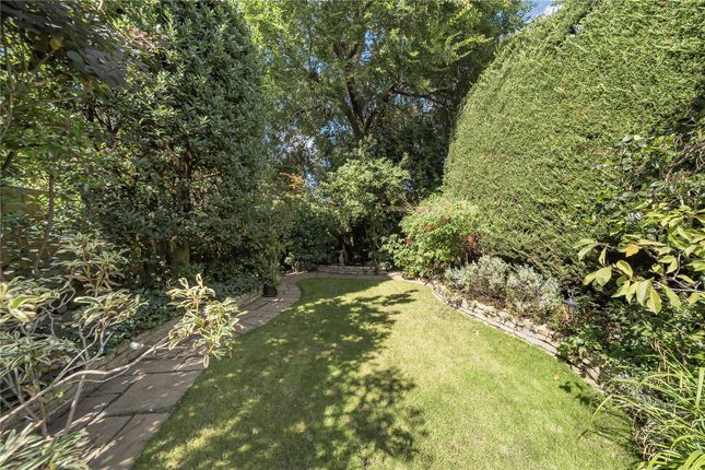 60, Woodham Lane, Addlestone photo 2