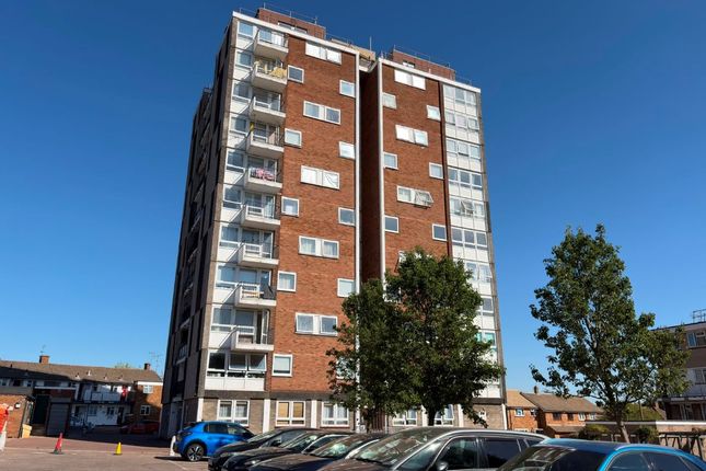 3-bed flat on 15, Victor Court, Hornchurch, £135,000