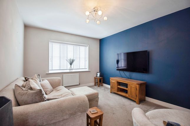 17, Cranville Way, Buntingford photo 2