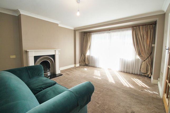 Flat for sale in Beechwood Park, South Woodford