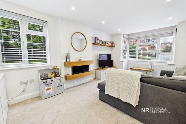 8 Warwick Court, Hook Road, Surbiton photo 3