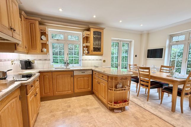 Avon Pines, Warren Drive, Ringwood photo 3