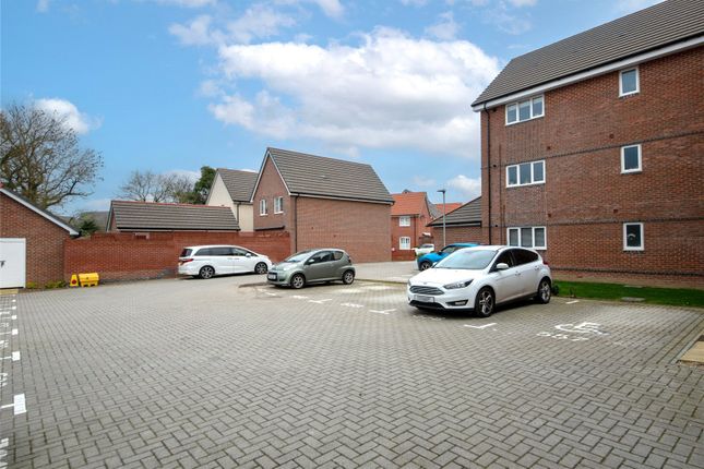 Flat for sale in Fullbrook Avenue, Spencers Wood, Reading
