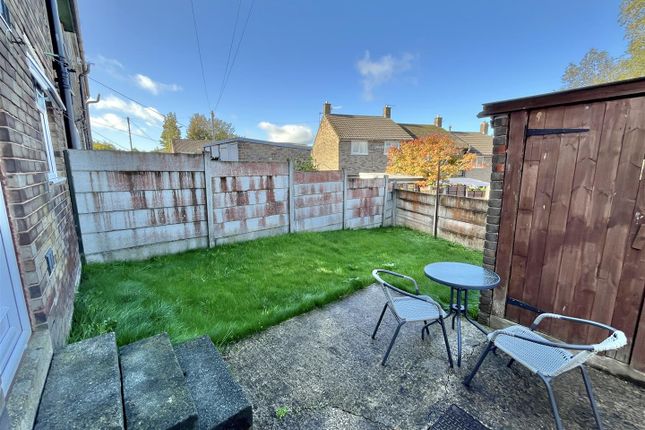46, Cliffe Road, Glossop photo 2