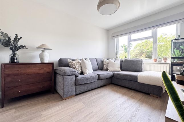 24, Western Avenue, Polegate photo 2