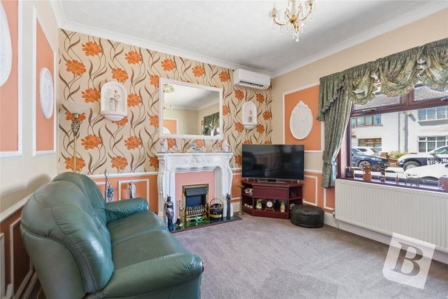 20, Blacksmiths Lane, Rainham photo 4