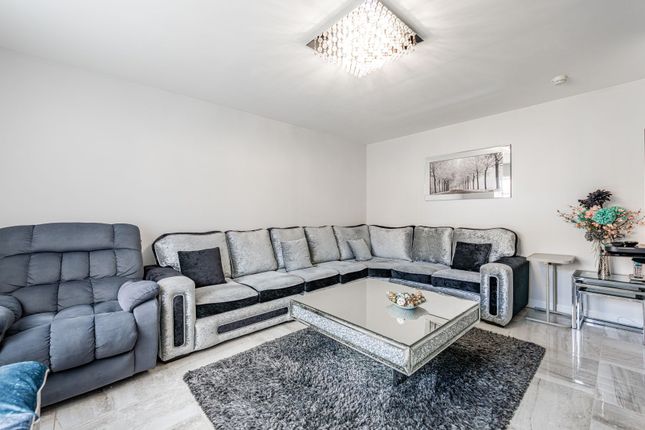 43 Glenmill Avenue, Glasgow photo 3