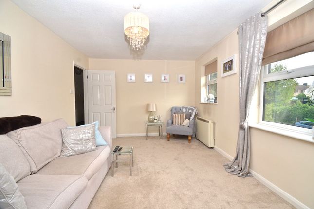 16 Diamond Court, Hornchurch photo 5