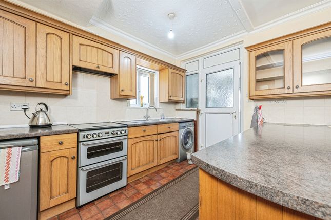 133, Ravensthorpe Road, Dewsbury photo 2