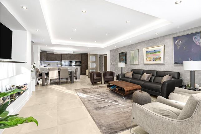 Flat for sale in Camlet Way, Hadley Wood