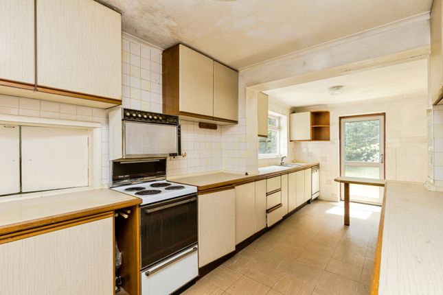 24, Beechwood, Horsham photo 4